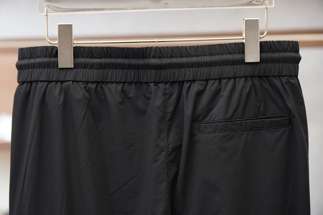 LV-原版1.1顶级原单，出入专柜毫无压力，2026春夏休闲：奢华经典品牌LOGO设计！松紧腰休闲裤 ”