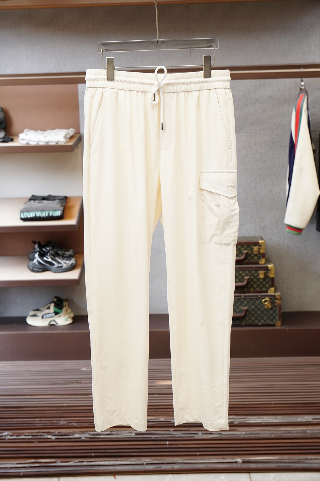 LV-原版1.1顶级原单，出入专柜毫无压力，2026春夏休闲：奢华经典品牌LOGO设计！松紧腰休闲裤 ”