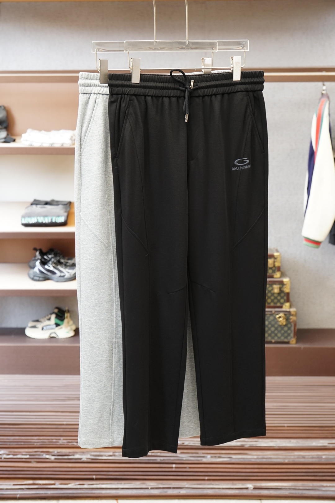 巴黎世家--原版1.1顶级原单，出入专柜毫无压力，2026春夏🎉休闲裤奢华经典品牌LOGO设计！松紧腰休