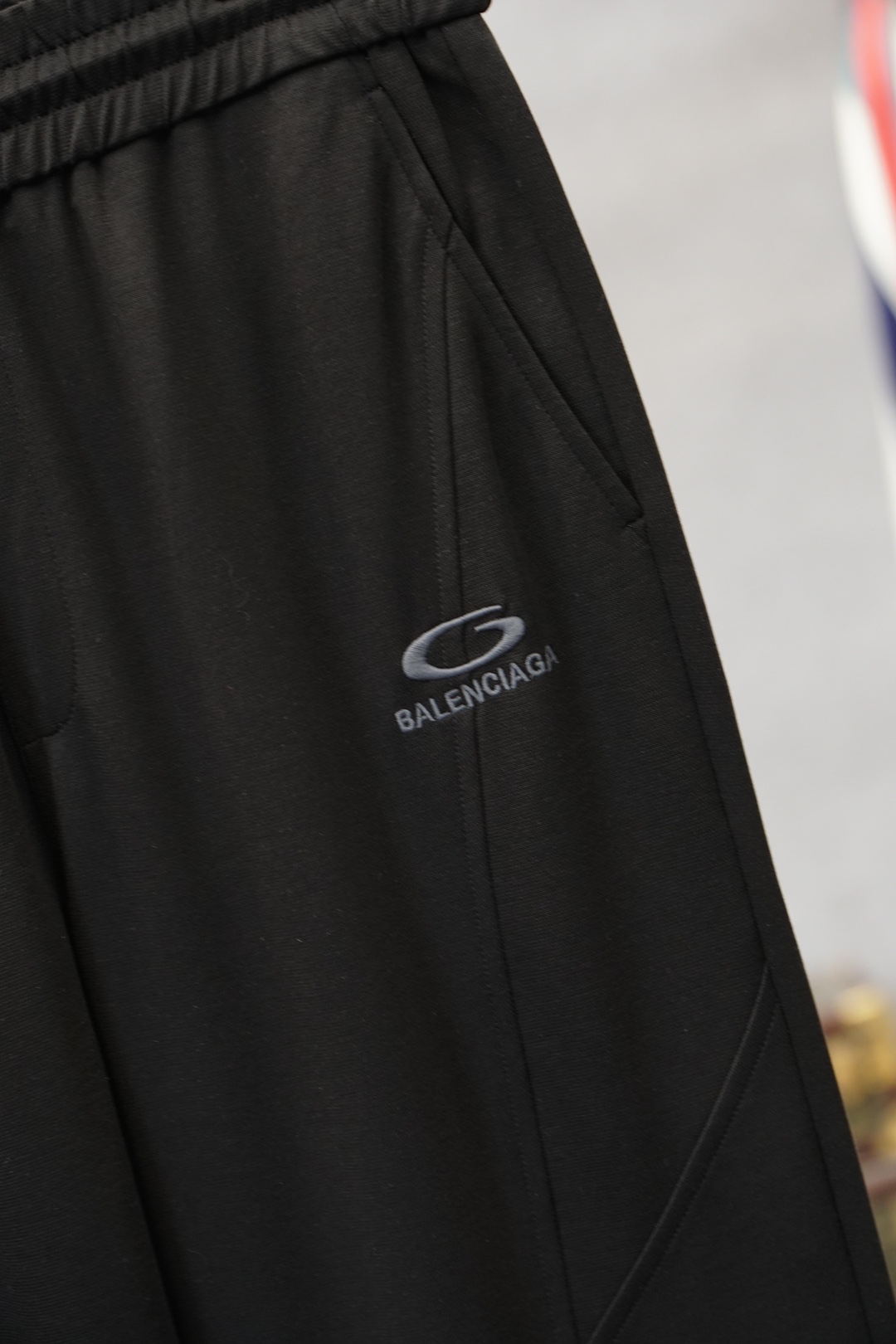 巴黎世家--原版1.1顶级原单，出入专柜毫无压力，2026春夏🎉休闲裤奢华经典品牌LOGO设计！松紧腰休