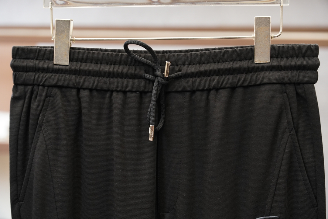 巴黎世家--原版1.1顶级原单，出入专柜毫无压力，2026春夏🎉休闲裤奢华经典品牌LOGO设计！松紧腰休