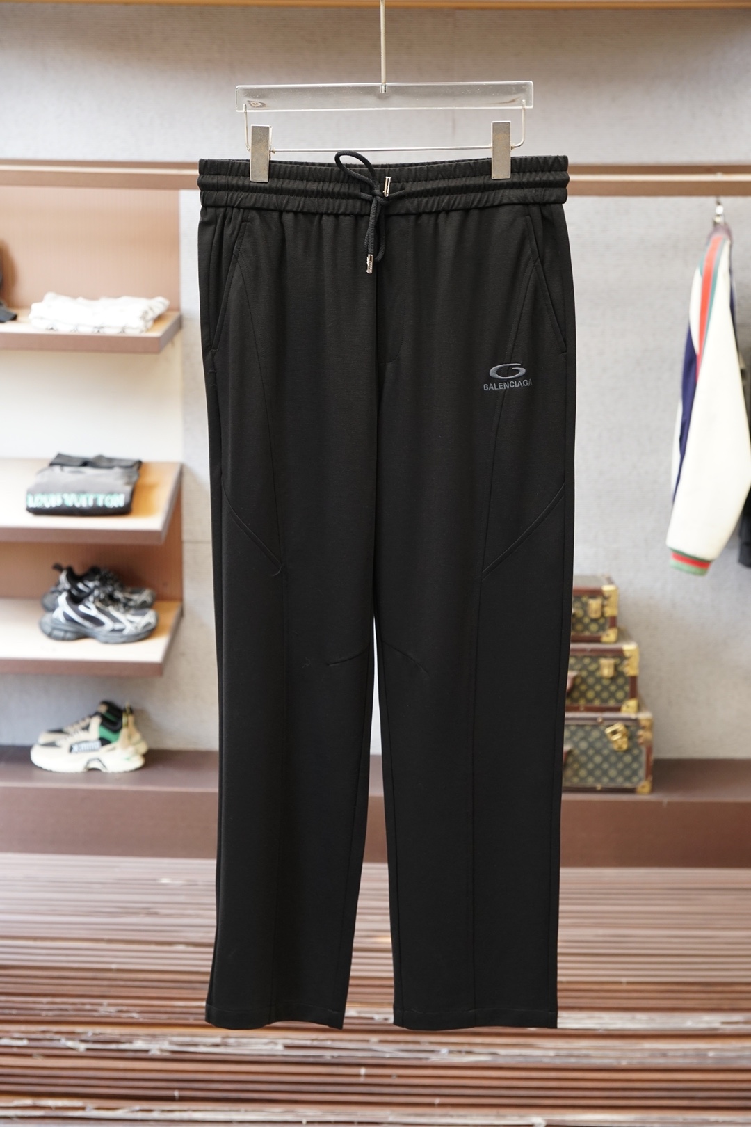 巴黎世家--原版1.1顶级原单，出入专柜毫无压力，2026春夏🎉休闲裤奢华经典品牌LOGO设计！松紧腰休