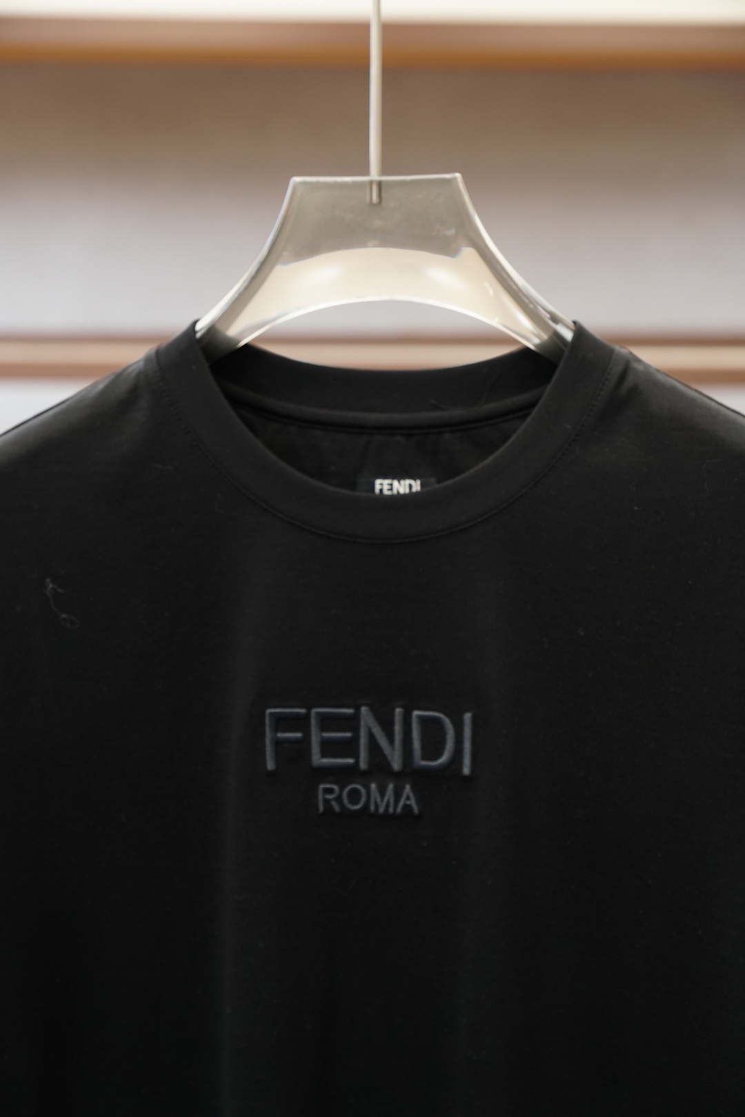 2026ss新品上线🔥🔥🔥FENDI 芬迪 男士经典刺绣针织圆领T恤甄选莱赛尔平纹起脚面料，兼具丝滑垂坠