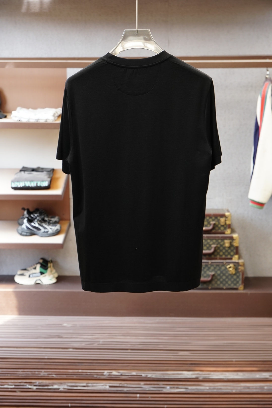 2026ss新品上线🔥🔥🔥FENDI 芬迪 男士经典刺绣针织圆领T恤甄选莱赛尔平纹起脚面料，兼具丝滑垂坠