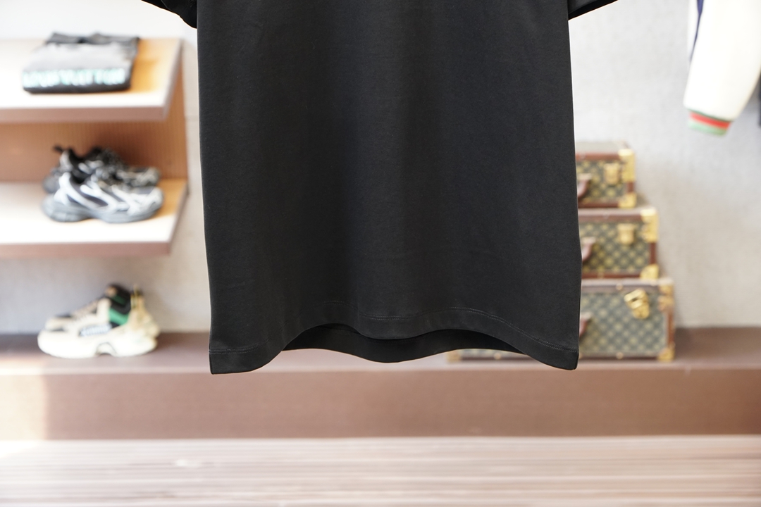 BBR 2026ss新品上线🔥🔥🔥Burberr*y 巴宝莉艺术印花双面布短袖｜双面质感碰撞艺术设计采用