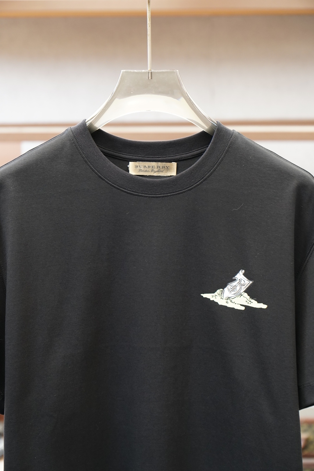 BBR 2026ss新品上线🔥🔥🔥Burberr*y 巴宝莉艺术印花双面布短袖｜双面质感碰撞艺术设计采用