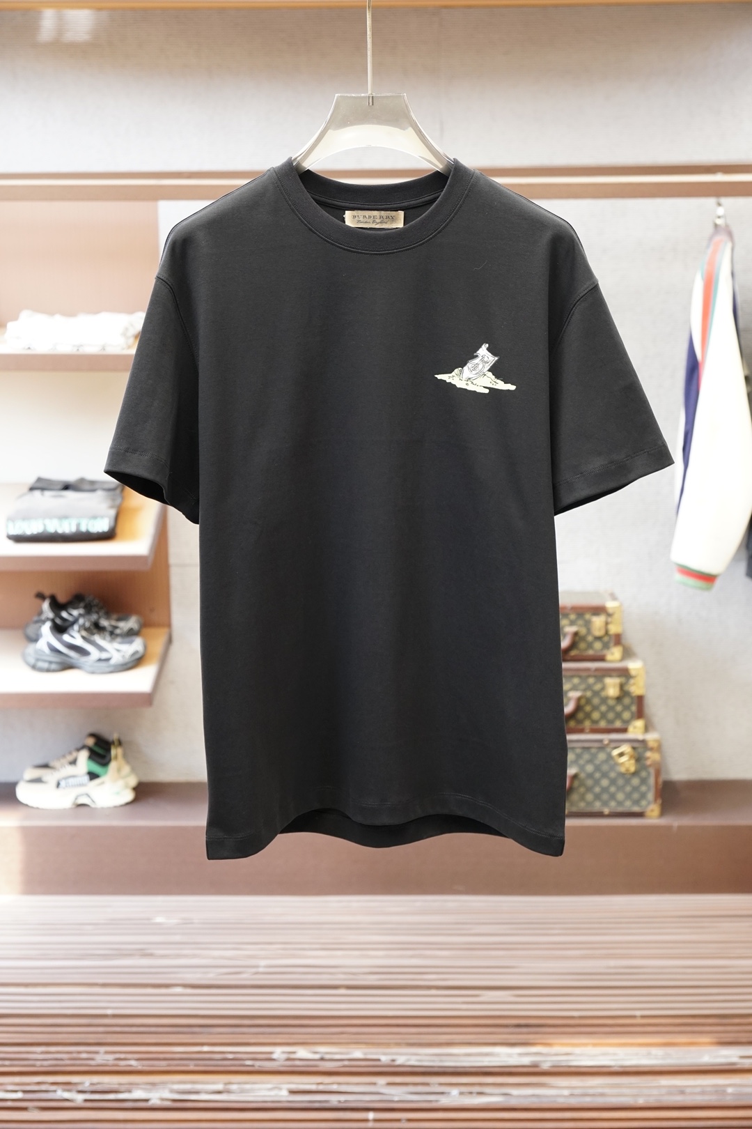 BBR 2026ss新品上线🔥🔥🔥Burberr*y 巴宝莉艺术印花双面布短袖｜双面质感碰撞艺术设计采用