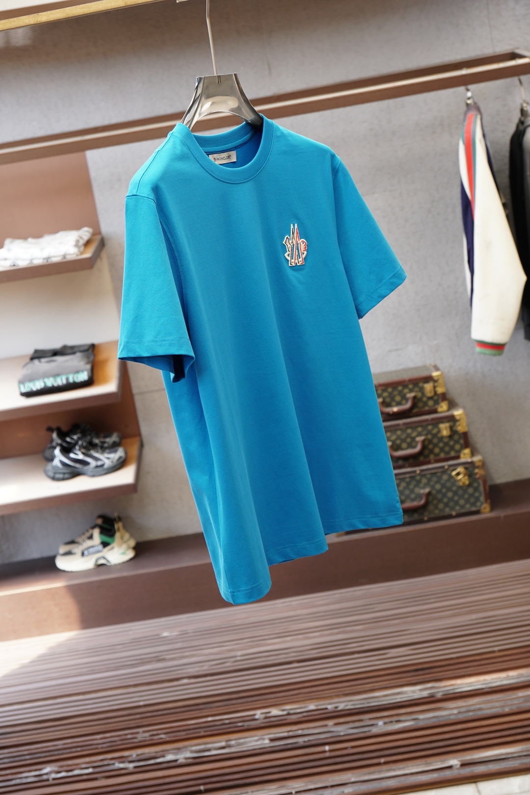 2026ss新品上线🔥🔥🔥Mo*cler. 蒙口短袖T恤以3D立体刺绣logo为标志性设计，面料采用高品