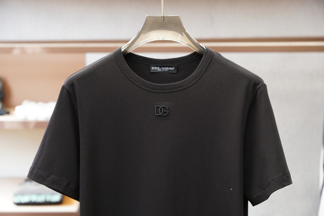 DG 2026ss新品上线🔥🔥🔥 Dolce & Gabban*.杜嘉班纳男士百搭短袖 T 恤，时尚休闲