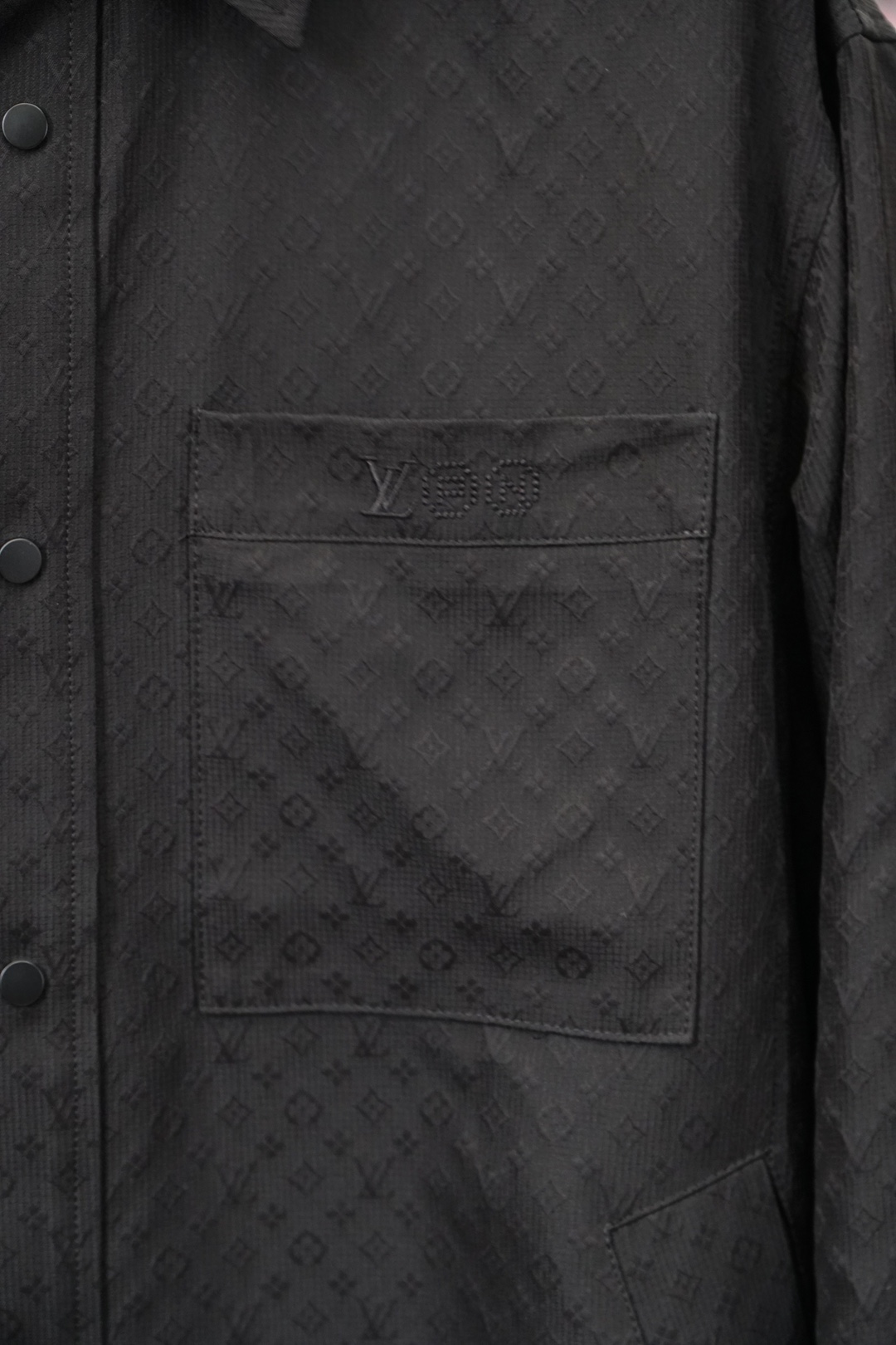 LV立领衬衣外套，提花面料时尚满满💜「2026」SS新品火爆上市💜💟质量💟工艺💟设计💟剪裁💌甄选定制高端