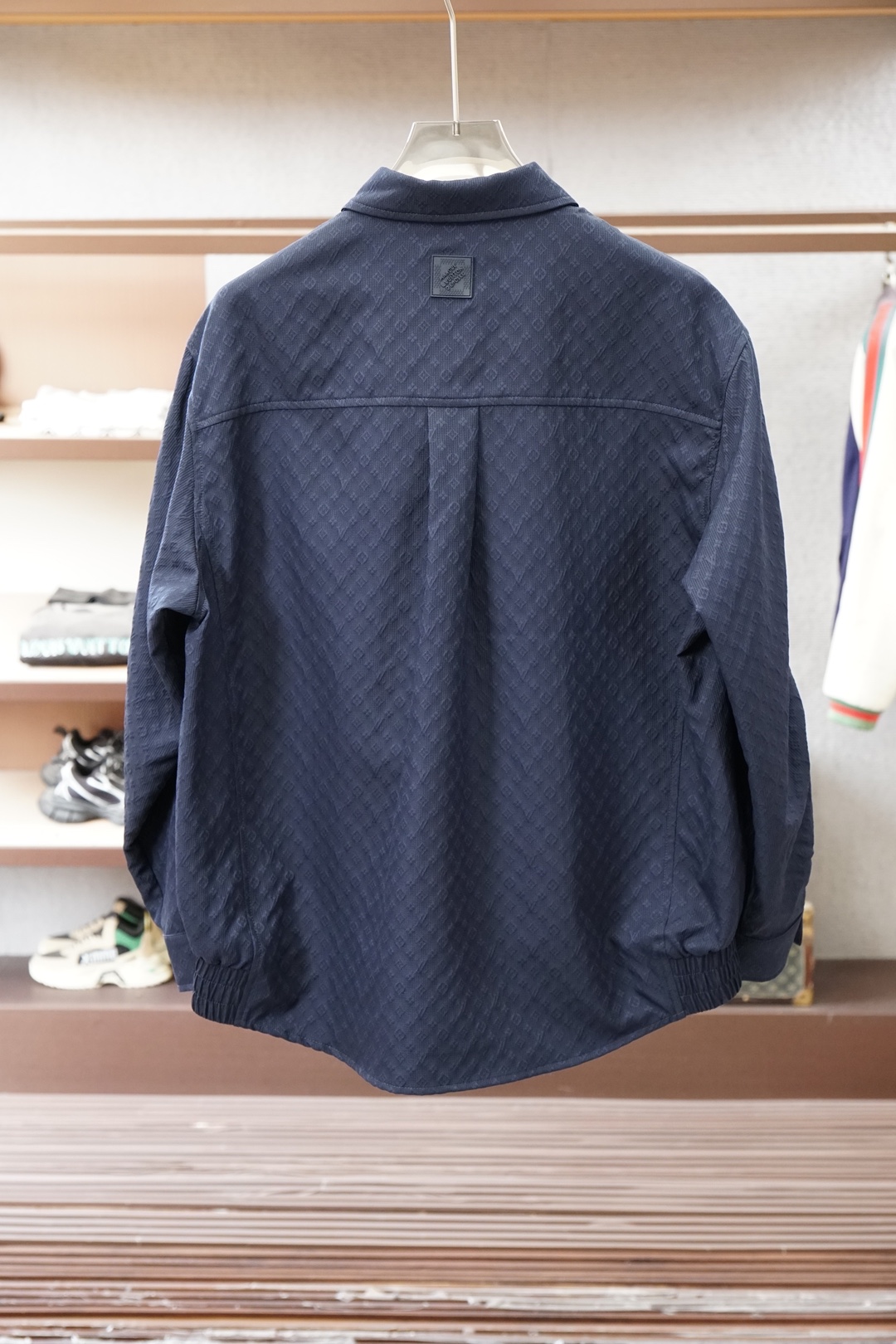 LV立领衬衣外套，提花面料时尚满满💜「2026」SS新品火爆上市💜💟质量💟工艺💟设计💟剪裁💌甄选定制高端