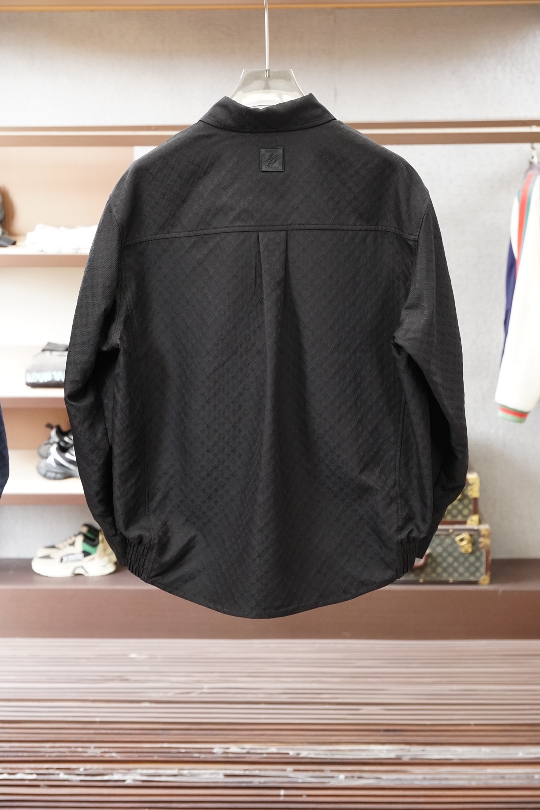 LV立领衬衣外套，提花面料时尚满满💜「2026」SS新品火爆上市💜💟质量💟工艺💟设计💟剪裁💌甄选定制高端