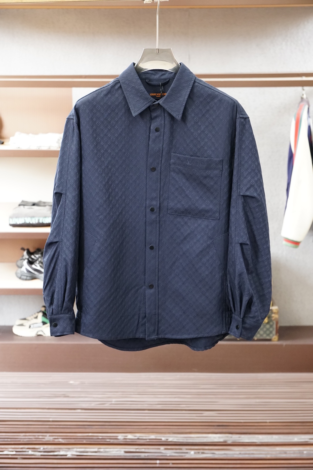 LV立领衬衣外套，提花面料时尚满满💜「2026」SS新品火爆上市💜💟质量💟工艺💟设计💟剪裁💌甄选定制高端