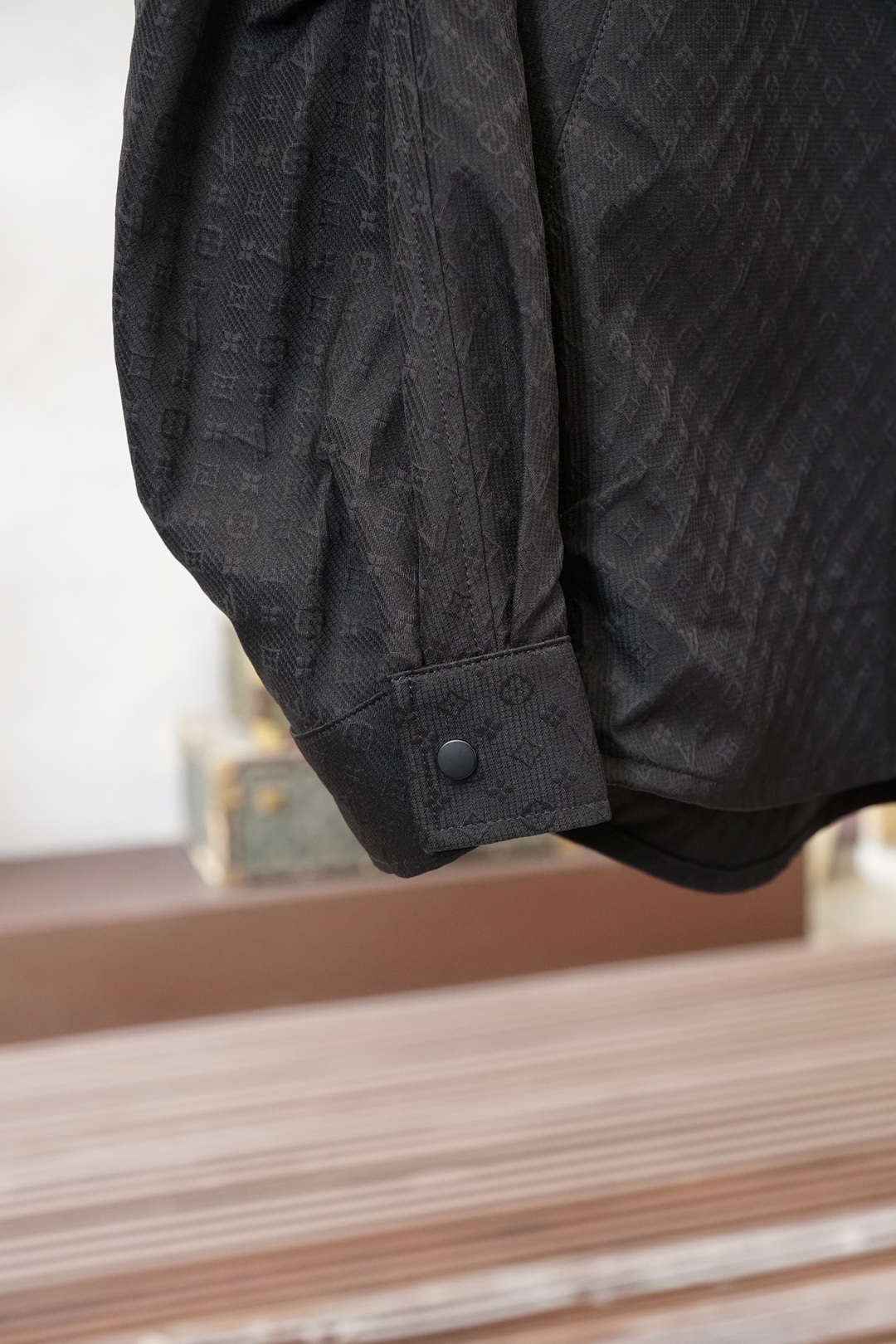 LV立领衬衣外套，提花面料时尚满满💜「2026」SS新品火爆上市💜💟质量💟工艺💟设计💟剪裁💌甄选定制高端