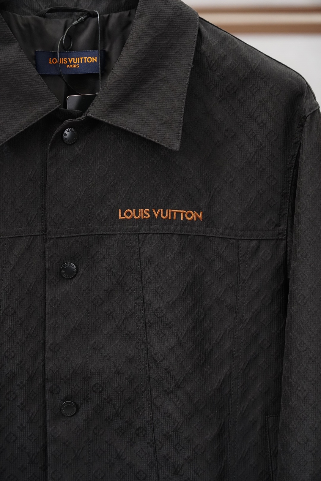 Lv 2026ss春季新款外套，衬衣立领时尚个性、提花料子层次感情，进口YKK五金全高端版本！高定专柜面