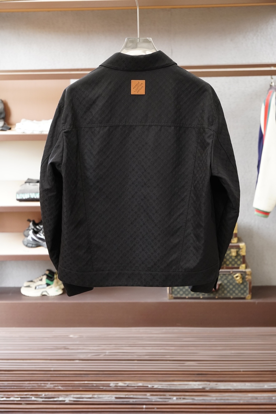 Lv 2026ss春季新款外套，衬衣立领时尚个性、提花料子层次感情，进口YKK五金全高端版本！高定专柜面