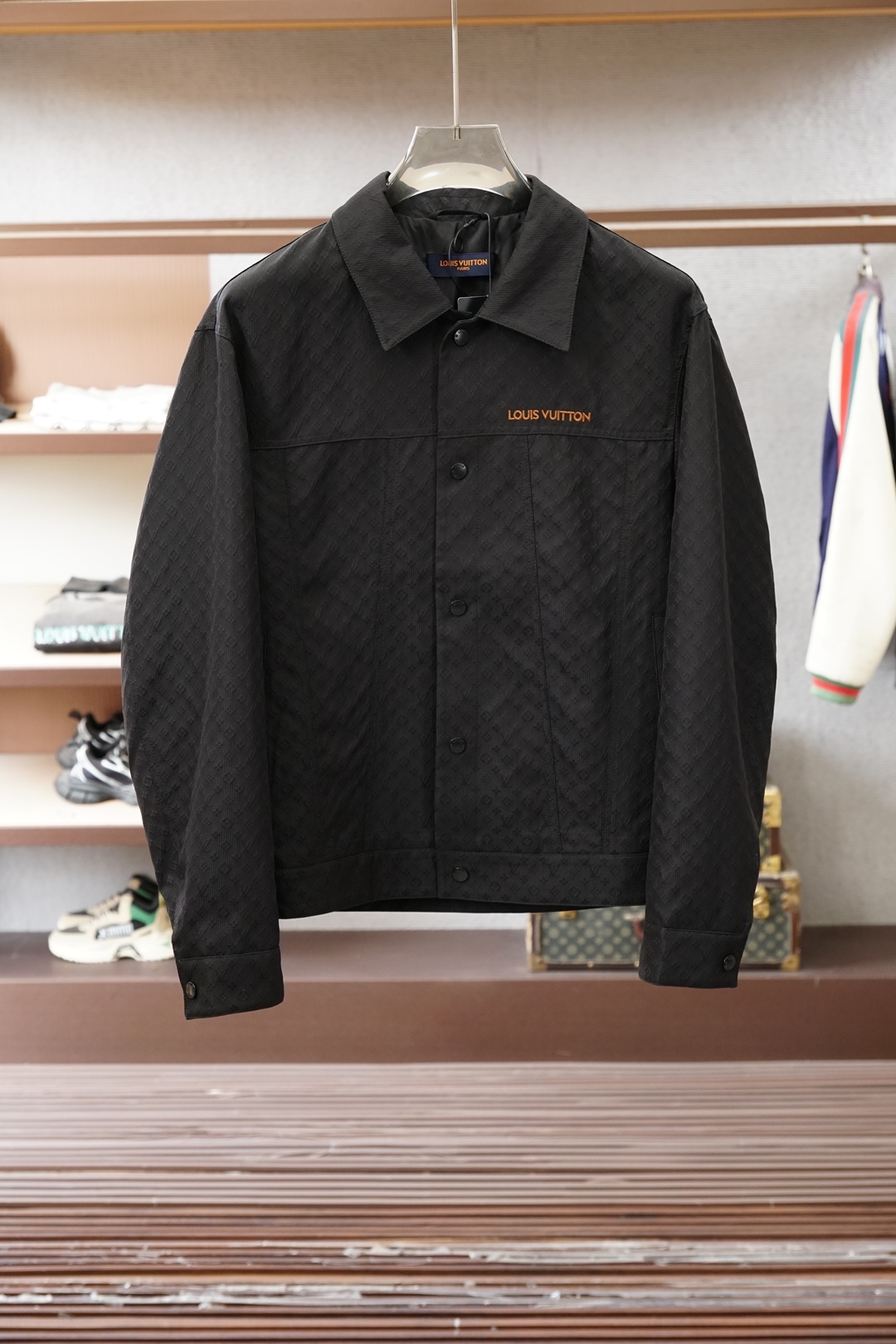 Lv 2026ss春季新款外套，衬衣立领时尚个性、提花料子层次感情，进口YKK五金全高端版本！高定专柜面