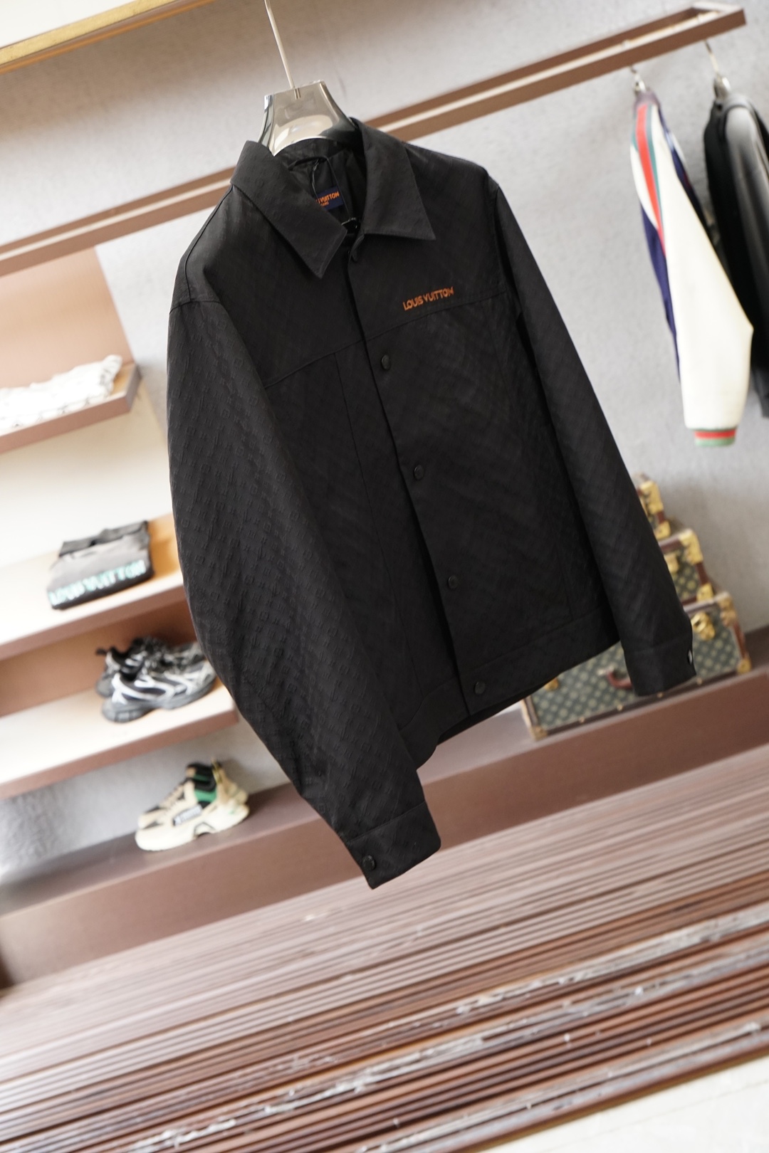 Lv 2026ss春季新款外套，衬衣立领时尚个性、提花料子层次感情，进口YKK五金全高端版本！高定专柜面