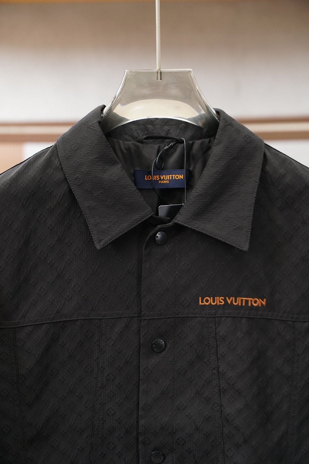 Lv 2026ss春季新款外套，衬衣立领时尚个性、提花料子层次感情，进口YKK五金全高端版本！高定专柜面