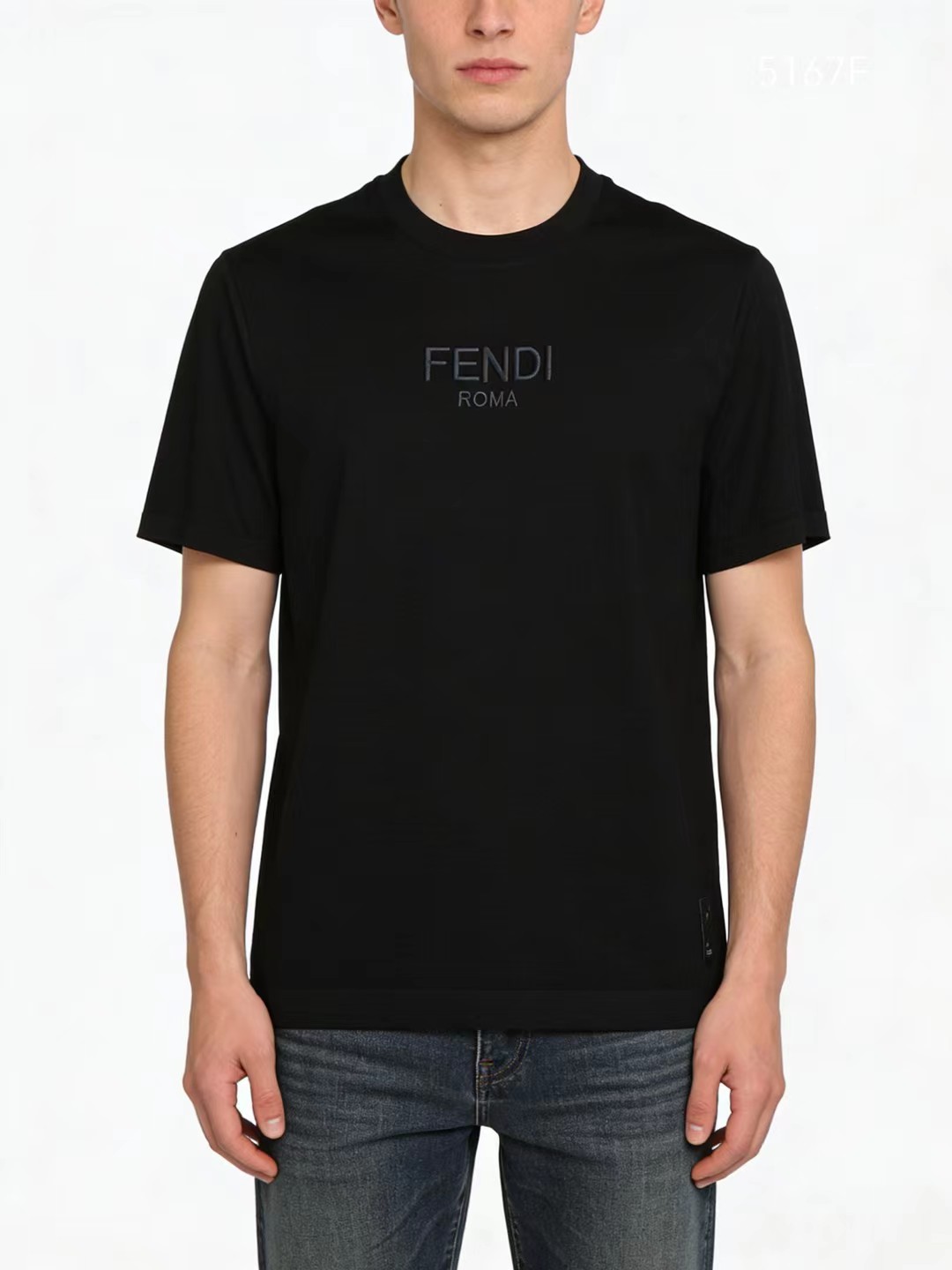 2026ss新品上线🔥🔥🔥FENDI 芬迪 男士经典刺绣针织圆领T恤甄选莱赛尔平纹起脚面料，兼具丝滑垂坠