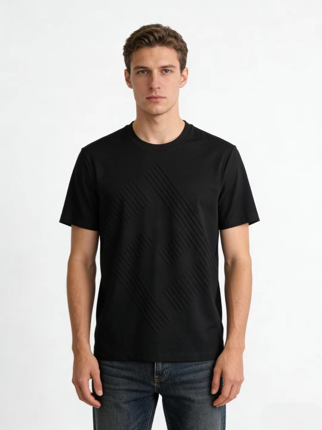 芬迪2026ss新品上线🔥🔥🔥FENDI 男士经典提花圆领T采用高支丝光提花面料，经丝光工艺处理后，面料