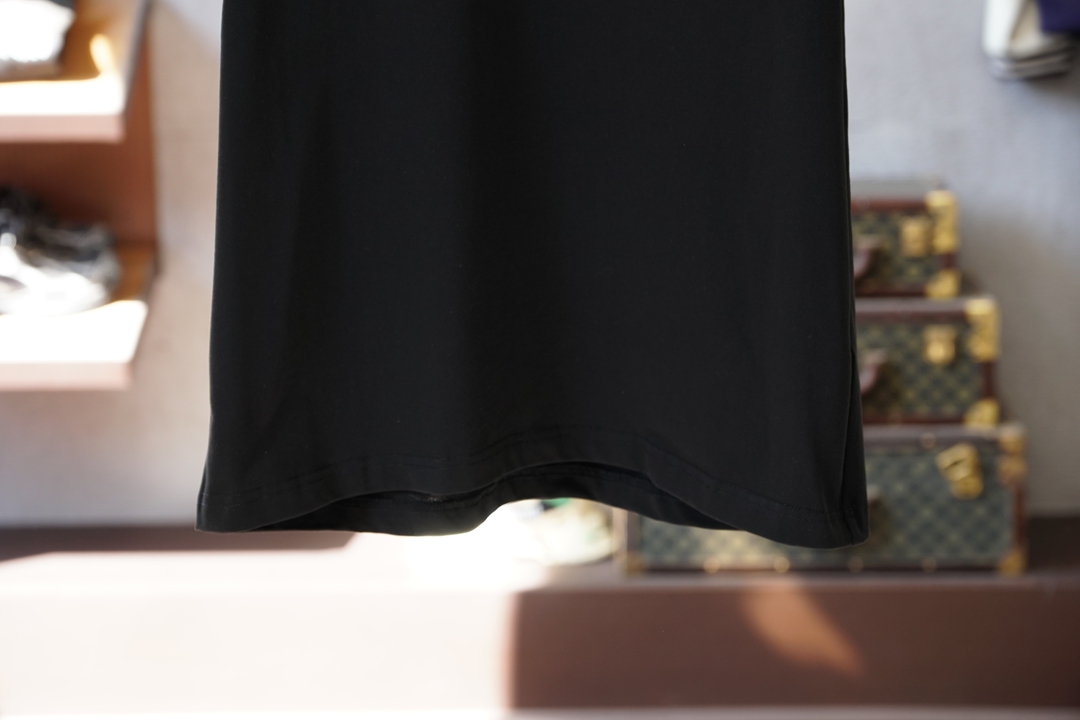 Fendi芬迪/2026春夏新款首发专柜最新款短袖圆领T恤 高端订制 设计前卫时尚！品牌logo重工艺设