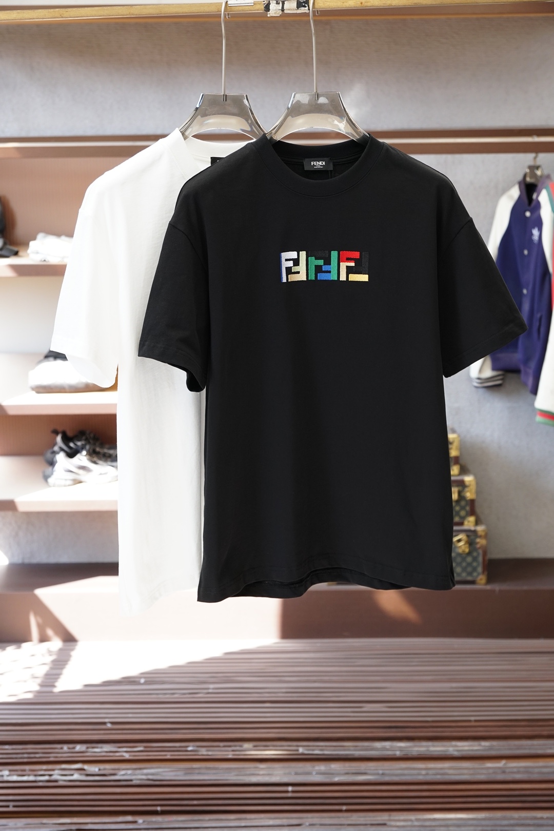 Fendi芬迪/2026春夏新款首发专柜最新款短袖圆领T恤 高端订制 设计前卫时尚！品牌logo重工艺设
