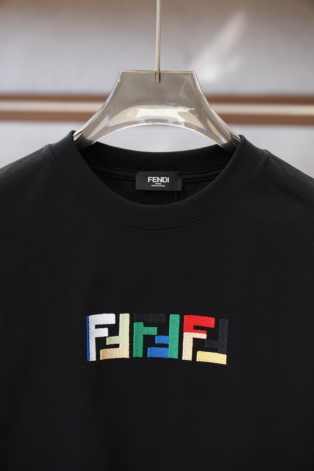 Fendi芬迪/2026春夏新款首发专柜最新款短袖圆领T恤 高端订制 设计前卫时尚！品牌logo重工艺设