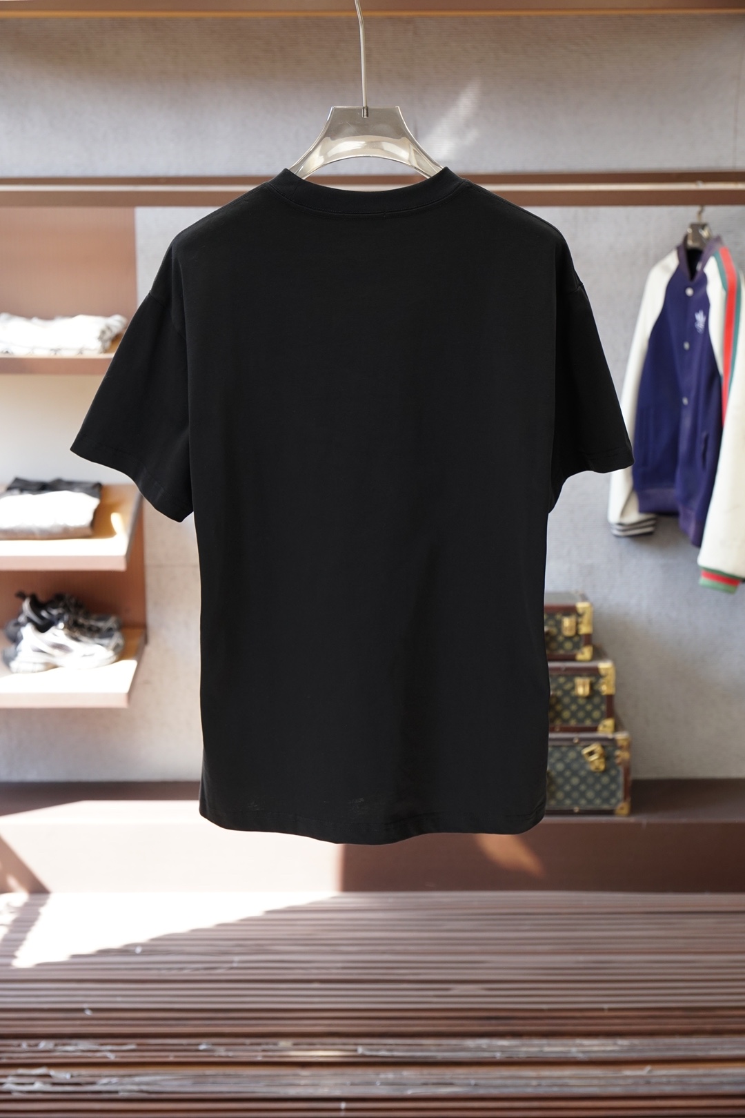 Fendi芬迪/2026春夏新款首发专柜最新款短袖圆领T恤 高端订制 设计前卫时尚！品牌logo重工艺设