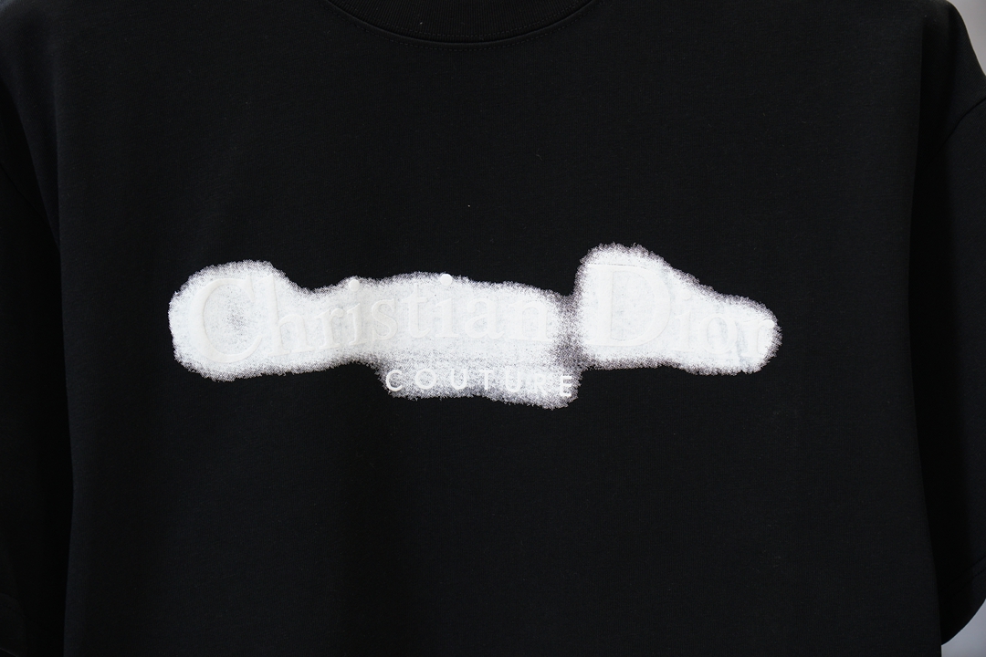 Dior迪奥-2026春夏新款首发专柜最新款短袖圆领T恤 高端订制 设计前卫时尚！品牌logo重工艺设计