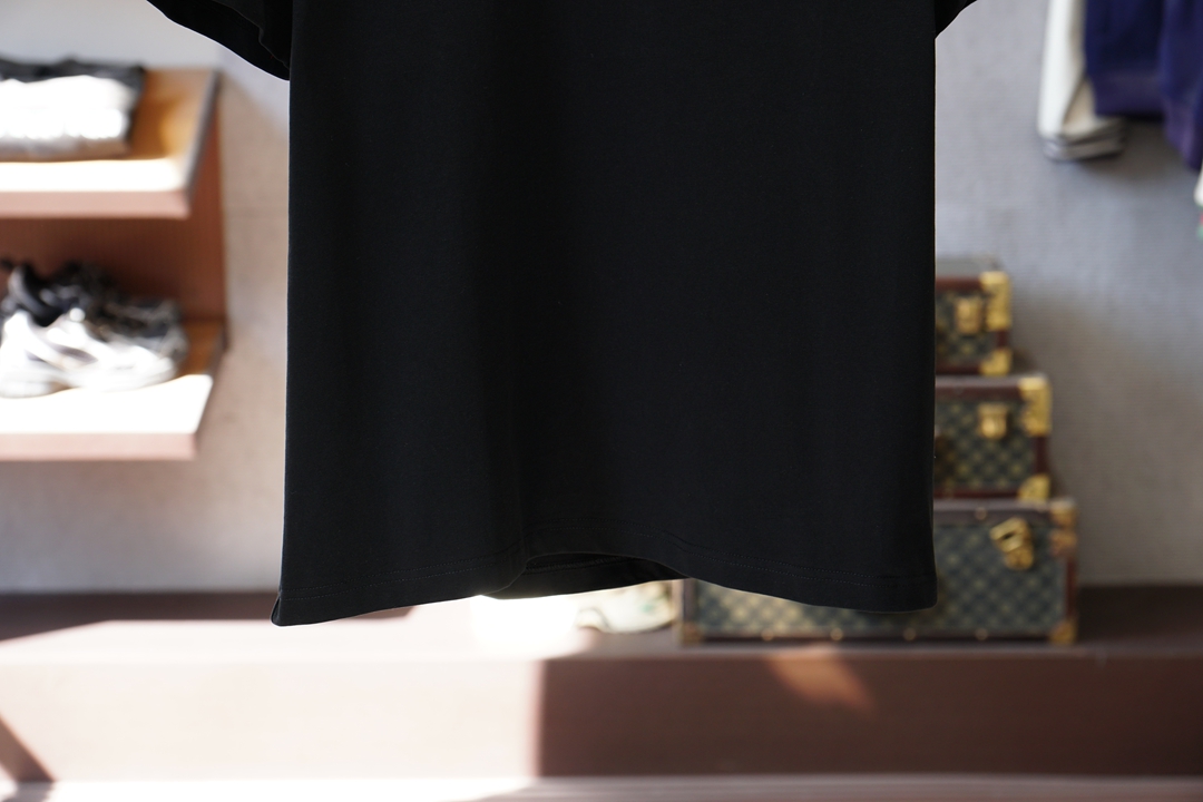 Dior迪奥-2026春夏新款首发专柜最新款短袖圆领T恤 高端订制 设计前卫时尚！品牌logo重工艺设计