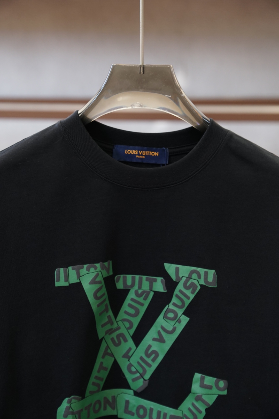 LV 路易威登-2026春夏新款首发专柜最新款短袖圆领T恤 高端订制 设计前卫时尚！品牌logo重工艺设