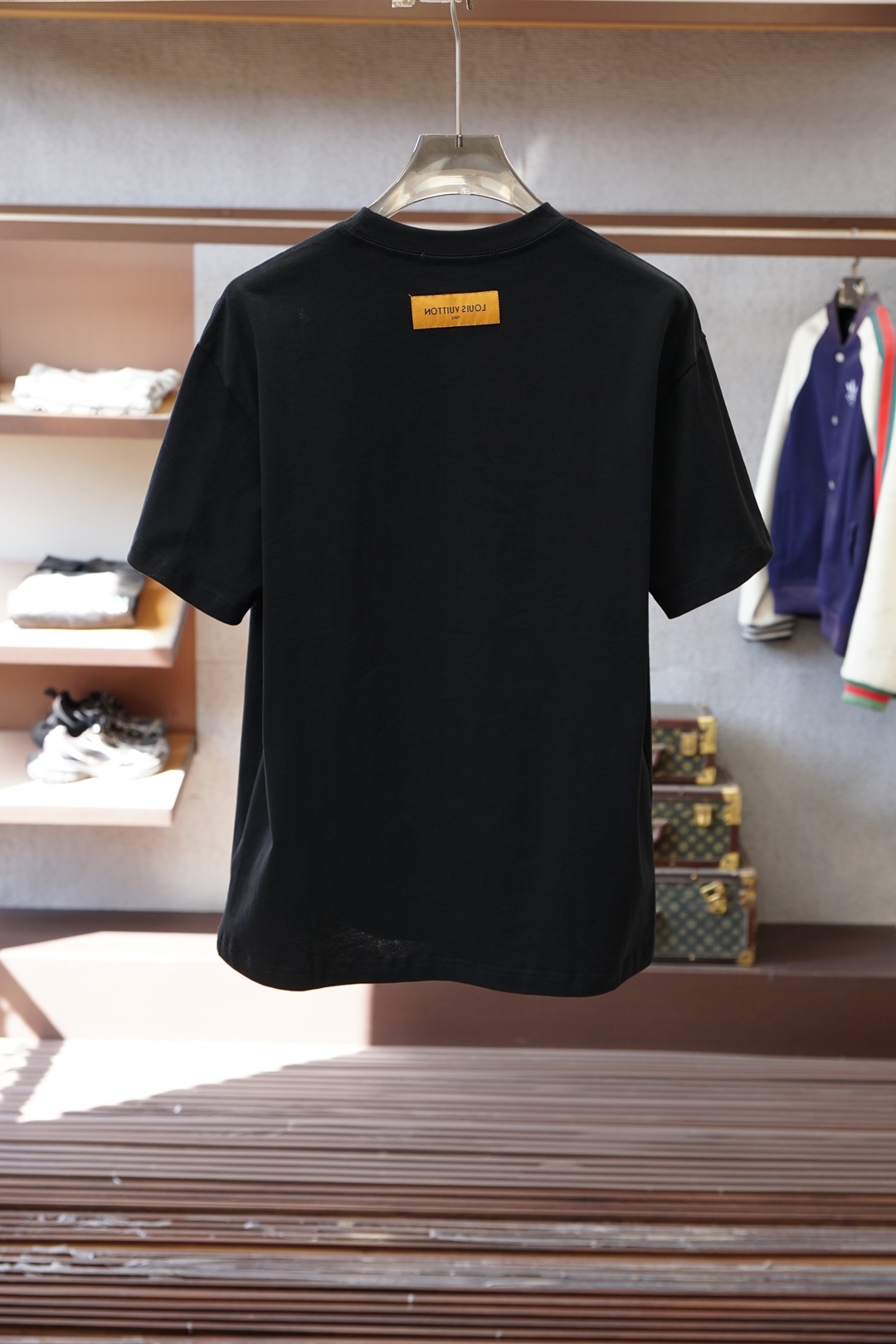 LV 路易威登-2026春夏新款首发专柜最新款短袖圆领T恤 高端订制 设计前卫时尚！品牌logo重工艺设