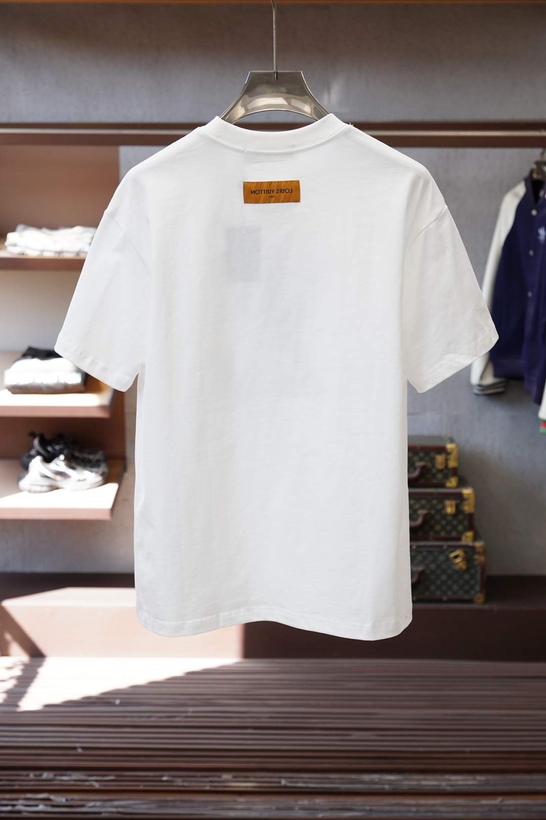 LV 路易威登-2026春夏新款首发专柜最新款短袖圆领T恤 高端订制 设计前卫时尚！品牌logo重工艺设