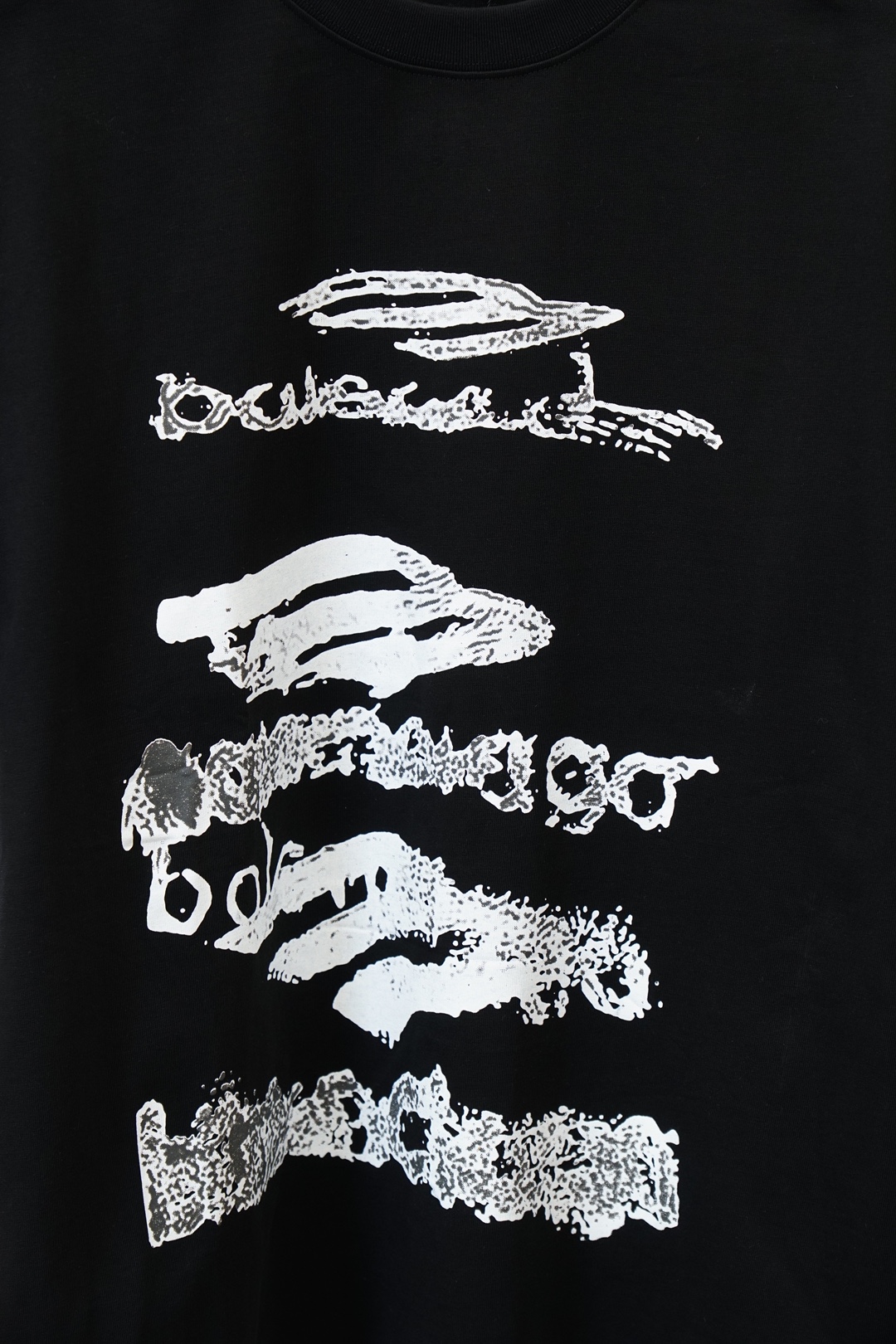 巴厘世家-2026春夏新款首发专柜最新款短袖圆领T恤 高端订制 设计前卫时尚！品牌logo重工艺设计 高