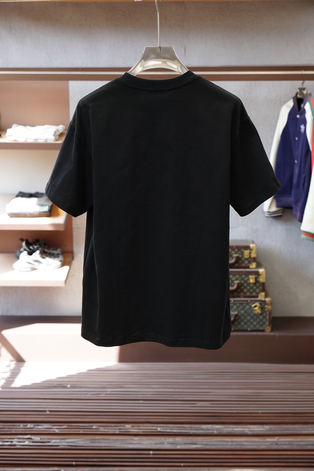 巴厘世家-2026春夏新款首发专柜最新款短袖圆领T恤 高端订制 设计前卫时尚！品牌logo重工艺设计 高