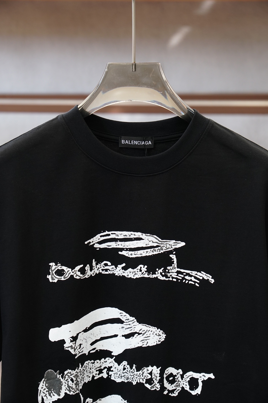 巴厘世家-2026春夏新款首发专柜最新款短袖圆领T恤 高端订制 设计前卫时尚！品牌logo重工艺设计 高