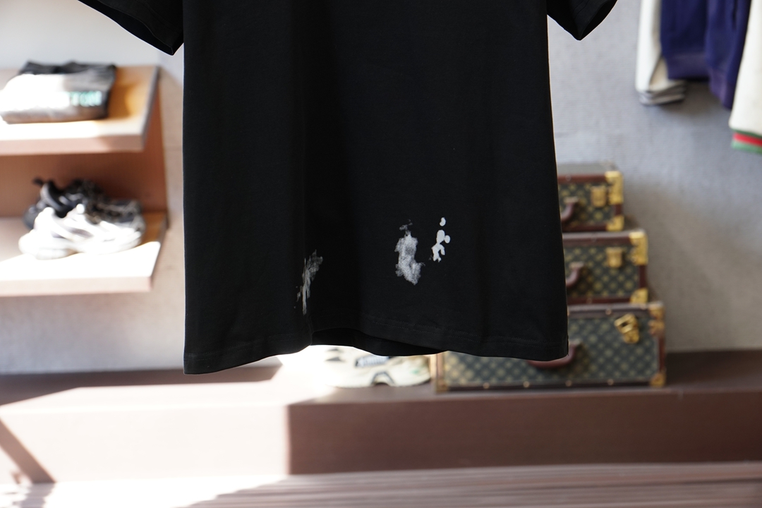 巴黎世家-2026春夏新款首发专柜最新款短袖圆领T恤 高端订制 设计前卫时尚！品牌logo重工艺设计 高