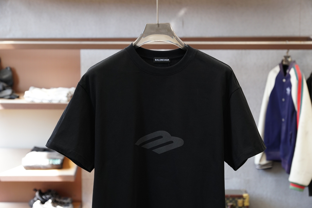 巴黎世家-2026春夏新款首发专柜最新款短袖圆领T恤 高端订制 设计前卫时尚！品牌logo重工艺设计 高