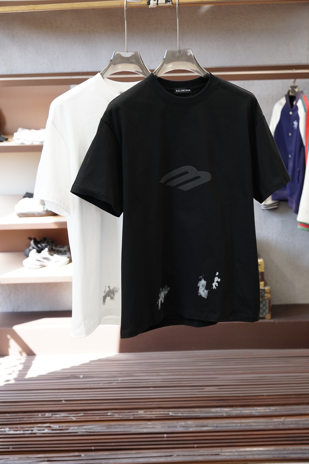 巴黎世家-2026春夏新款首发专柜最新款短袖圆领T恤 高端订制 设计前卫时尚！品牌logo重工艺设计 高