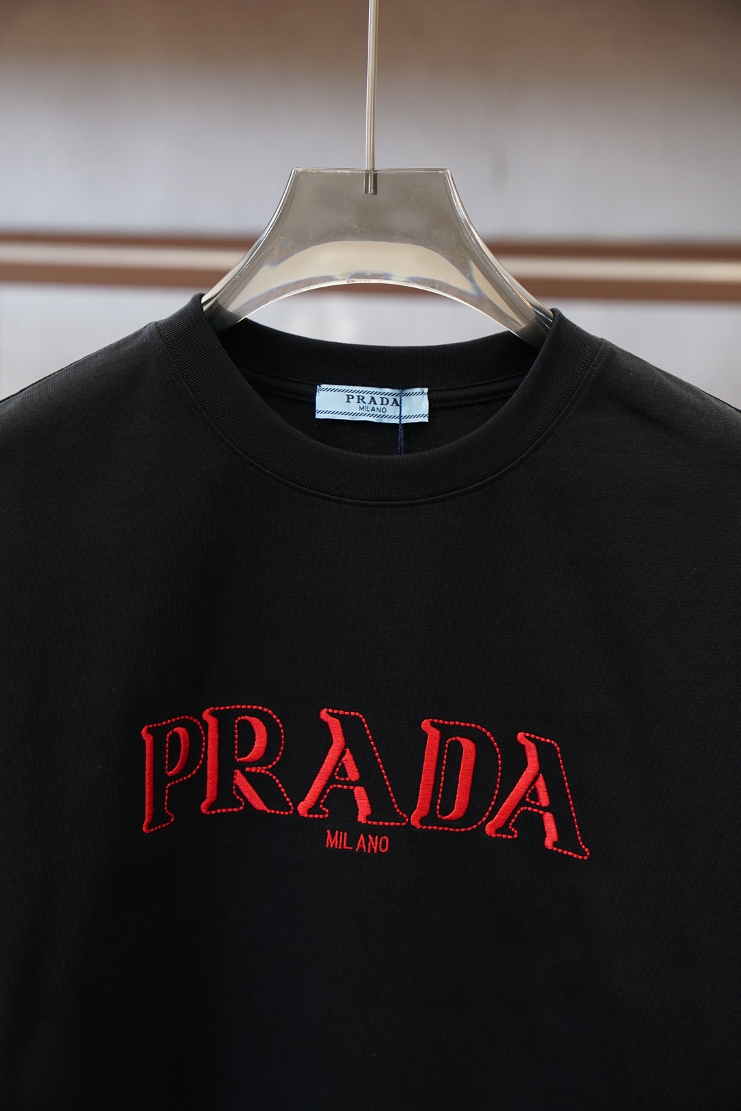 Prada普拉达/2026春夏新款首发专柜最新款短袖圆领T恤 高端订制 设计前卫时尚！品牌logo重工艺