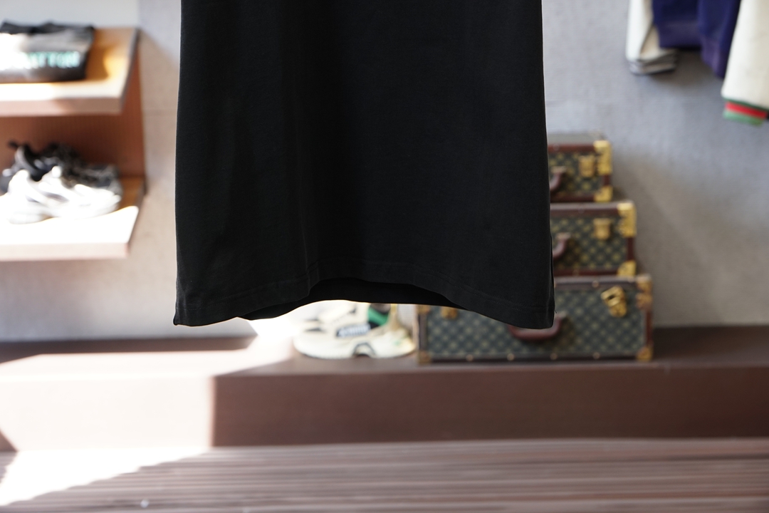 BBR巴宝莉-2026春夏新款首发专柜最新款短袖圆领T恤 高端订制 设计前卫时尚！品牌logo重工艺设计