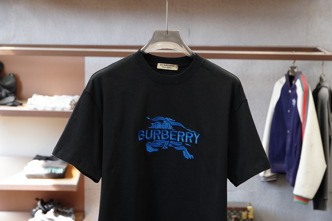 BBR巴宝莉-2026春夏新款首发专柜最新款短袖圆领T恤 高端订制 设计前卫时尚！品牌logo重工艺设计