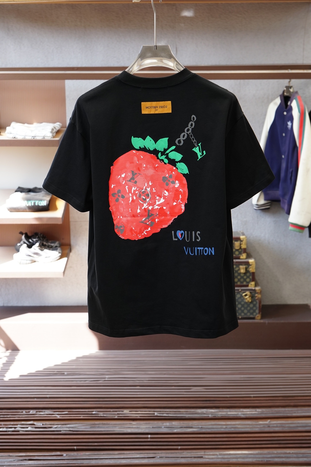 LV 路易威登-2026春夏新款首发专柜最新款短袖圆领T恤 高端订制 设计前卫时尚！品牌logo重工艺设