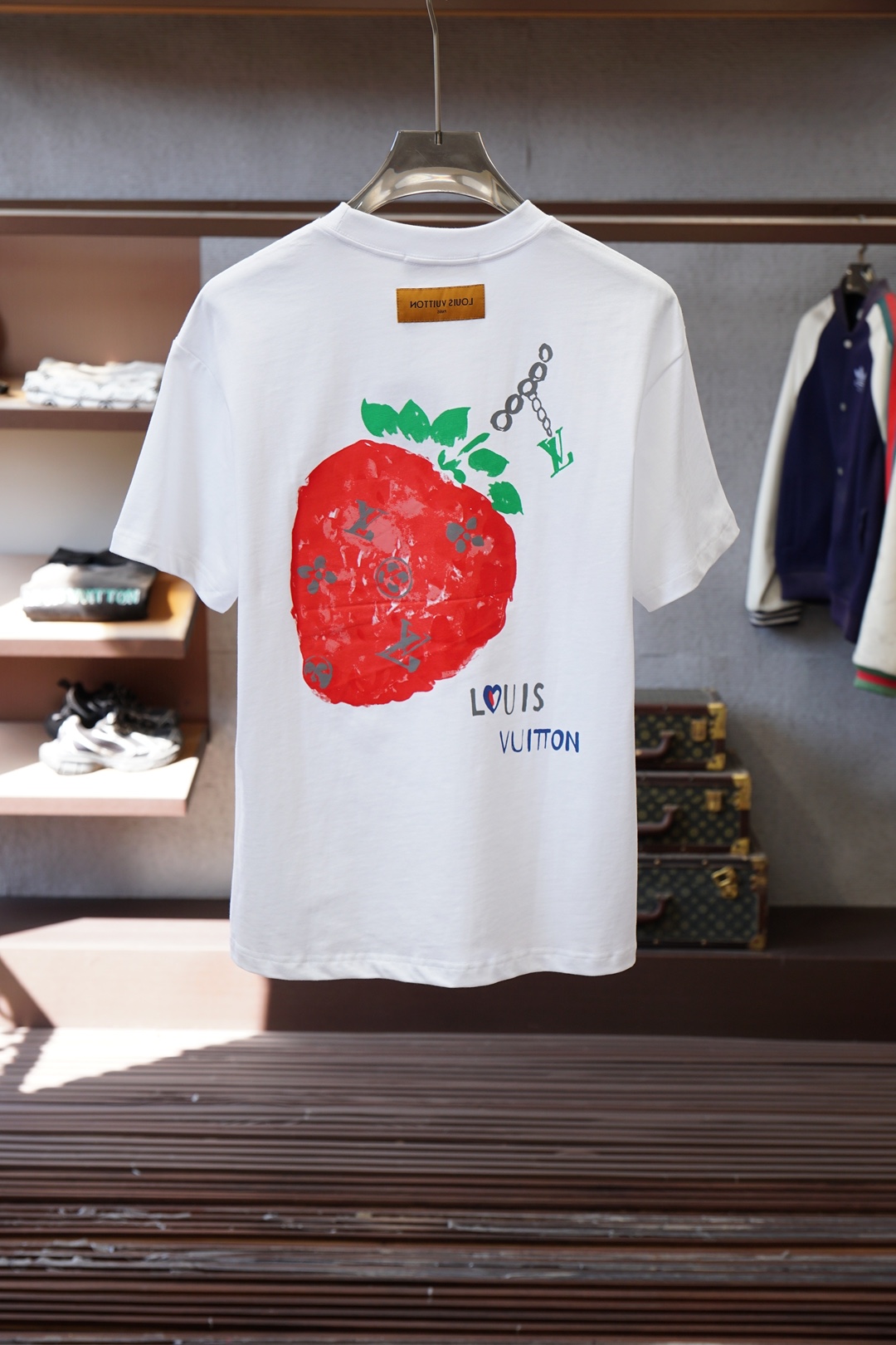 LV 路易威登-2026春夏新款首发专柜最新款短袖圆领T恤 高端订制 设计前卫时尚！品牌logo重工艺设