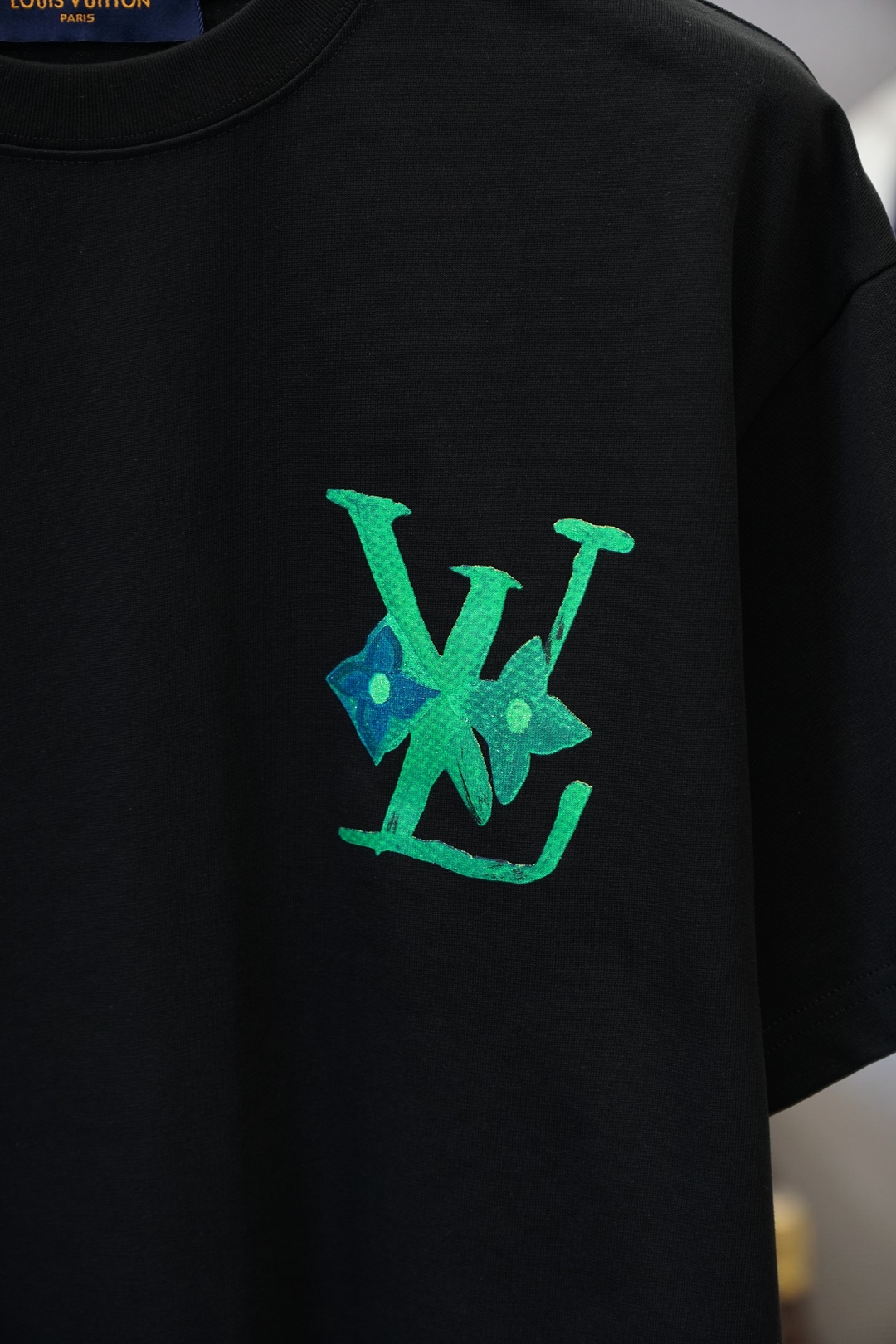 LV 路易威登-2026春夏新款首发专柜最新款短袖圆领T恤 高端订制 设计前卫时尚！品牌logo重工艺设