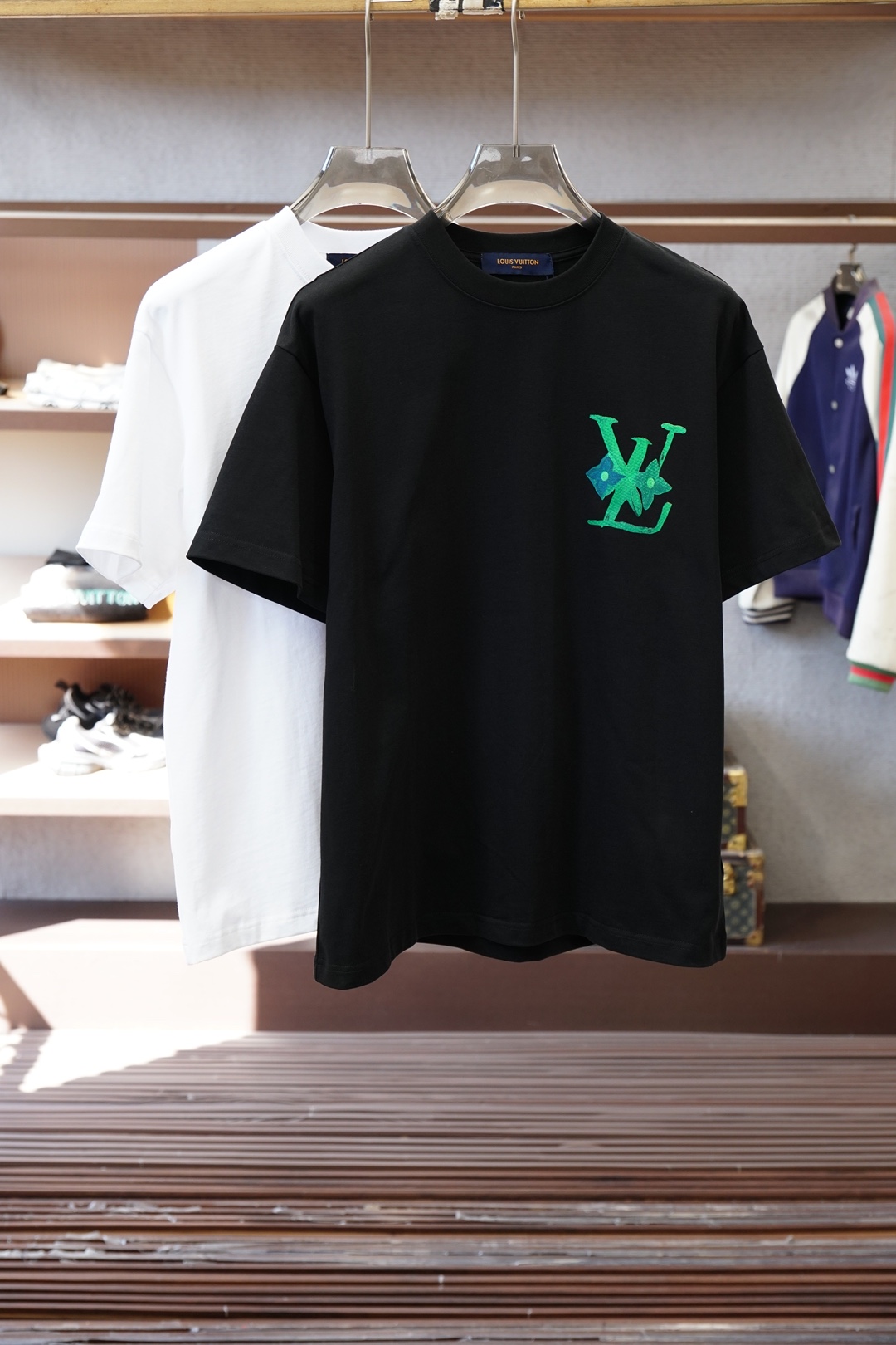 LV 路易威登-2026春夏新款首发专柜最新款短袖圆领T恤 高端订制 设计前卫时尚！品牌logo重工艺设