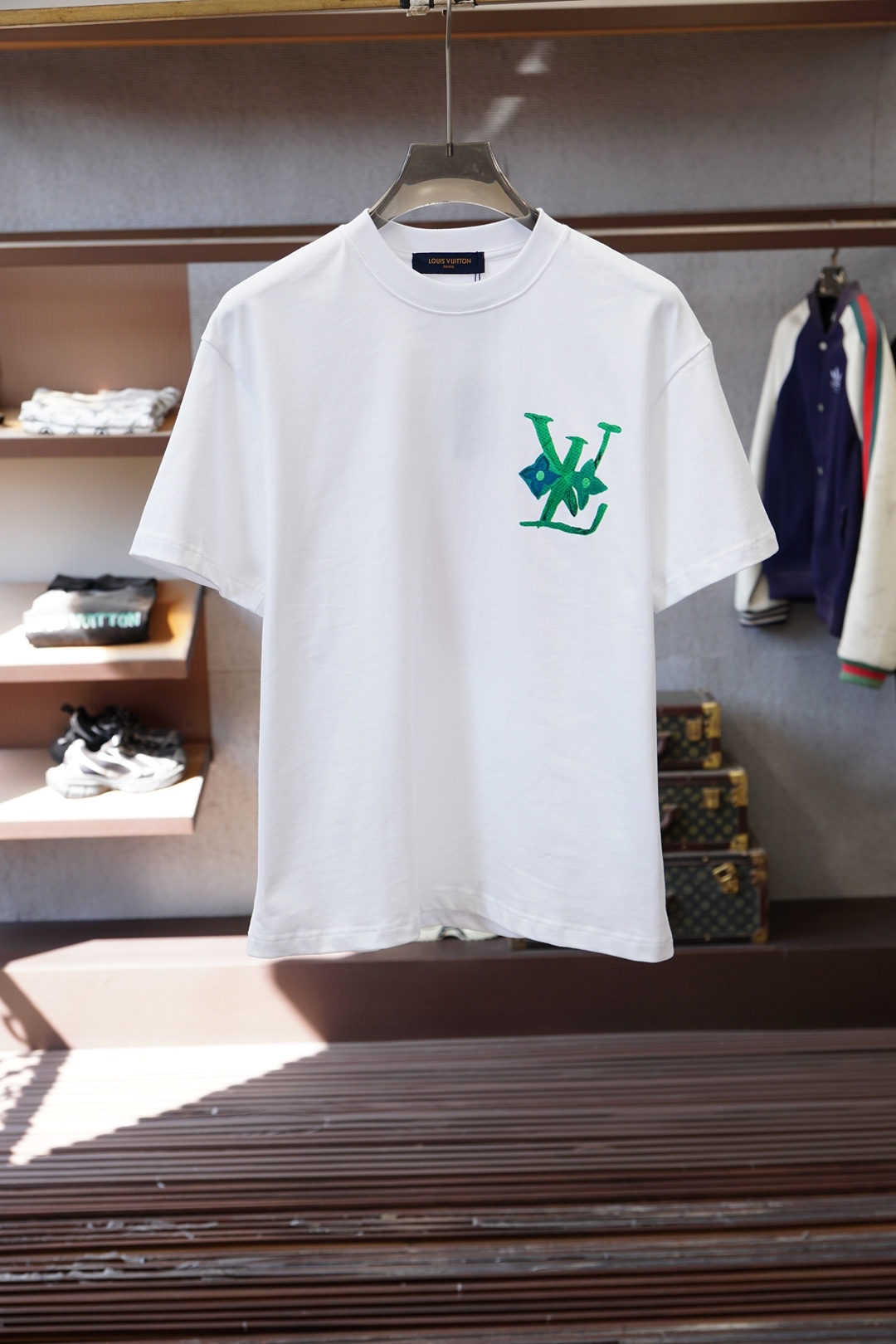 LV 路易威登-2026春夏新款首发专柜最新款短袖圆领T恤 高端订制 设计前卫时尚！品牌logo重工艺设