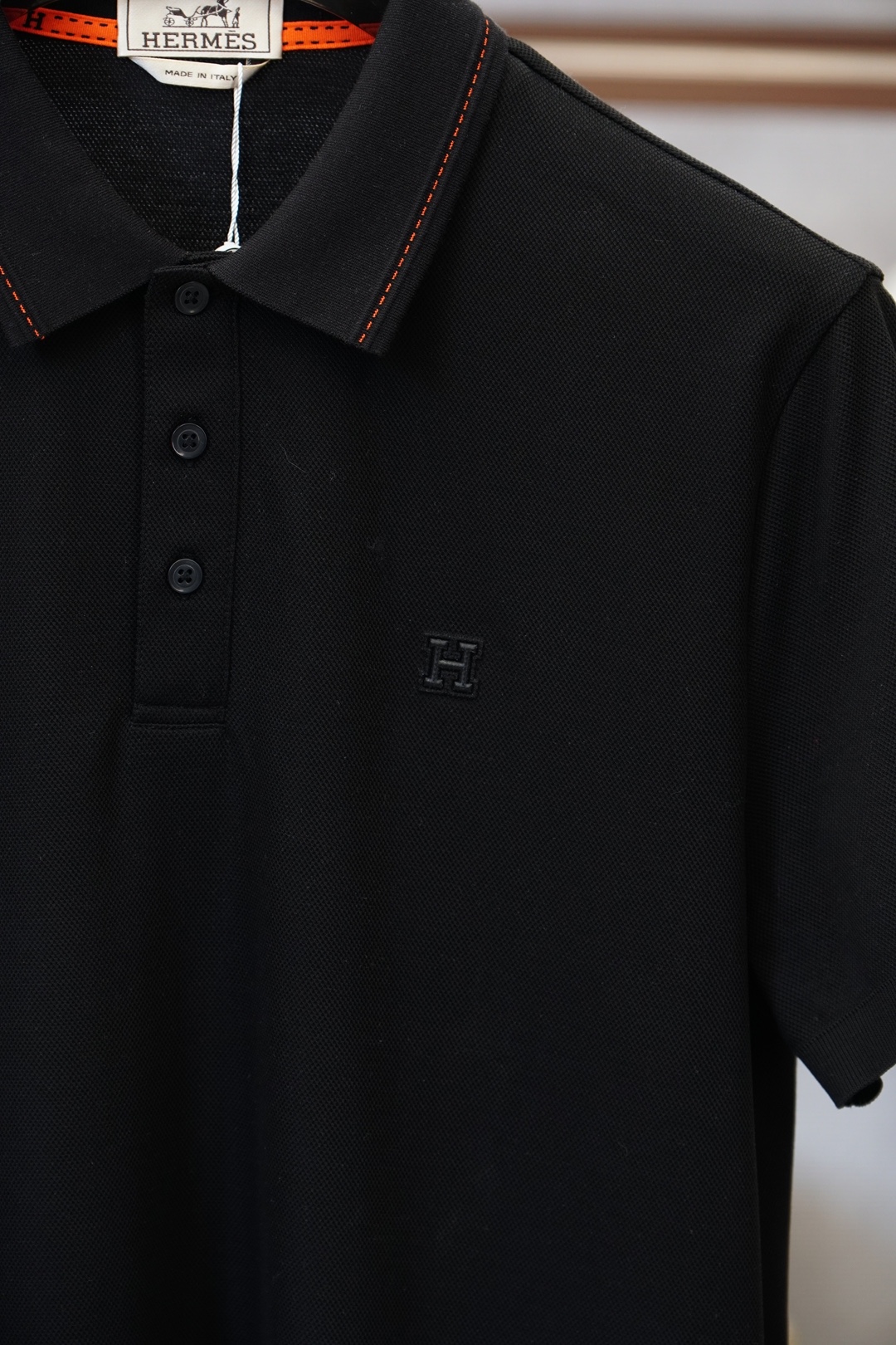 Hermes爱马仕-2026夏季新款男士商务休闲短袖三粒扣Polo衫，非常简约有型的一款翻领Polo衫，