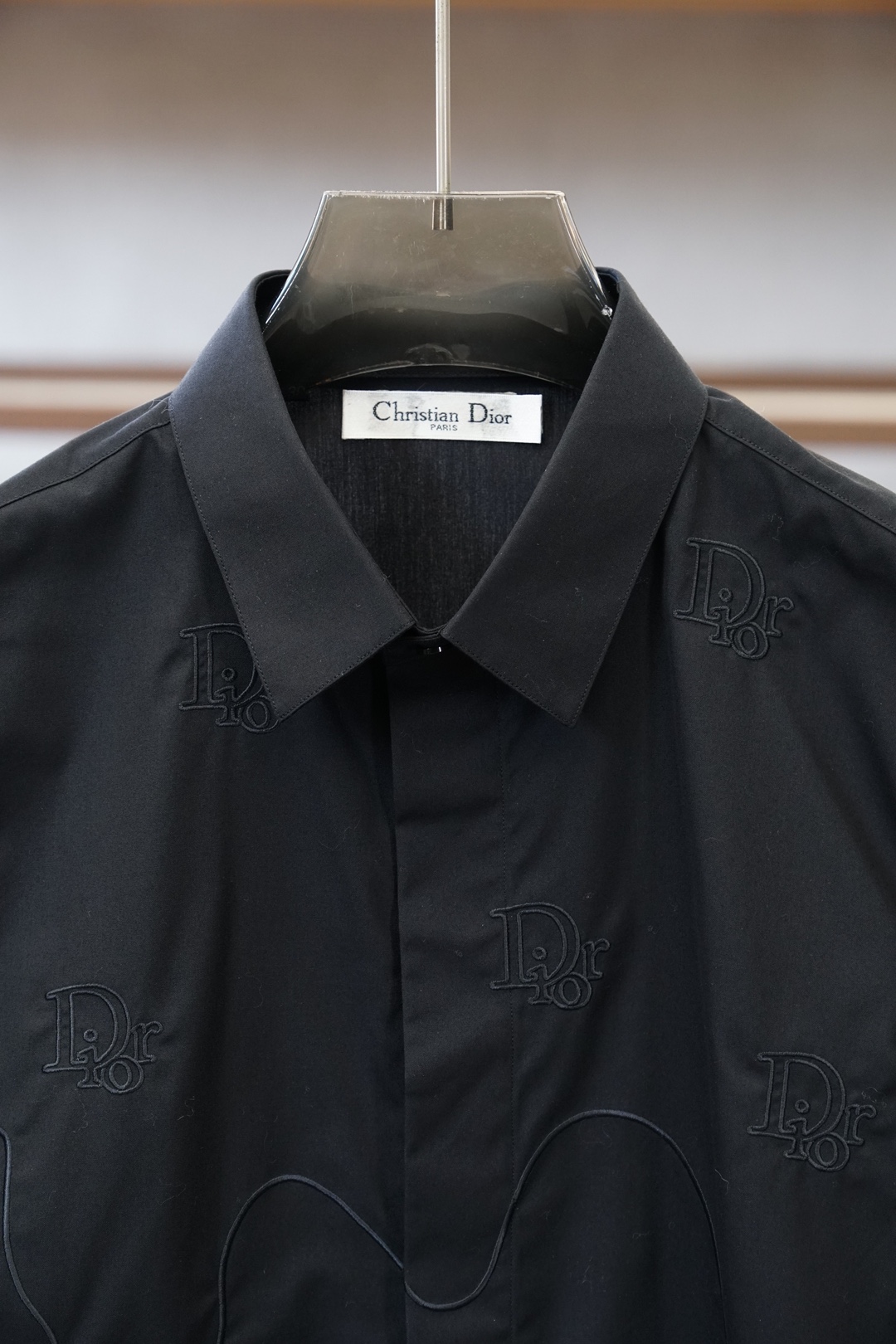 Dior迪奥/细节控的奢雅心动秋冬爆，搭配胸前刺绣Logo工艺。低调又不失设计感，把意式奢华藏在小细节里